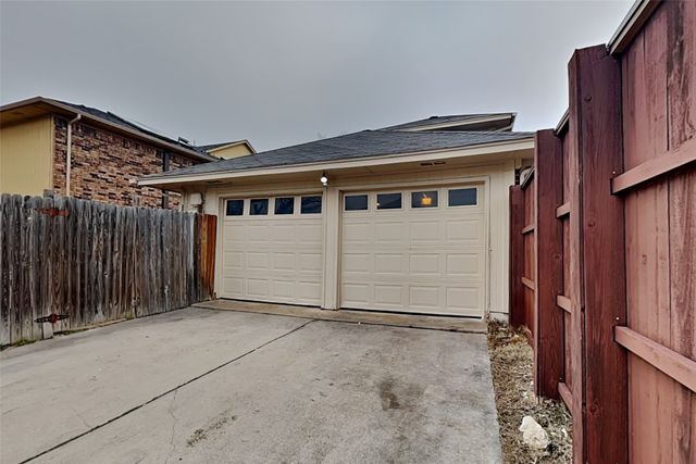 2921 Menlo Park Lane, Carrollton, TX 75007