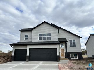925 Estate St Street, Harrisburg, SD 57032