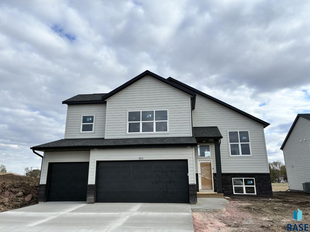 925 Estate St Street, Harrisburg, SD 57032