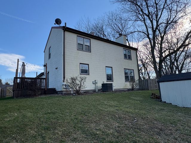 5524 W Shore Drive, Mchenry, IL 60050