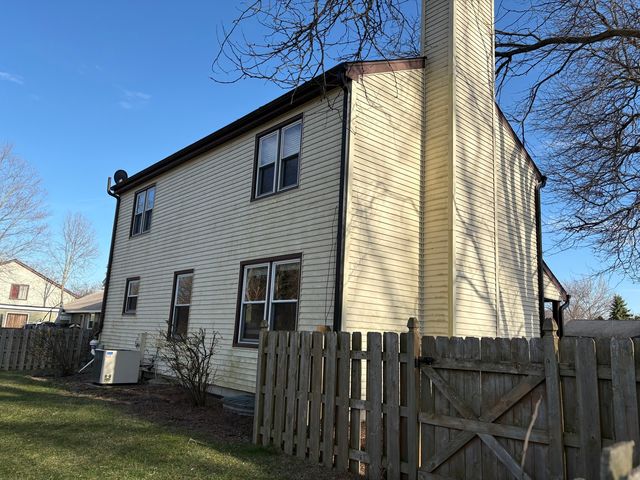 5524 W Shore Drive, Mchenry, IL 60050