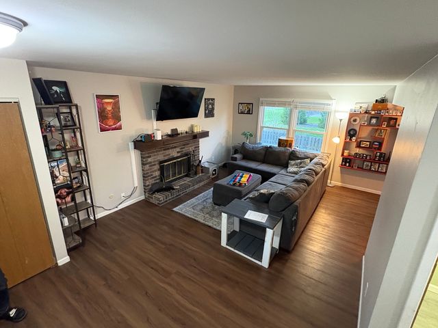 5524 W Shore Drive, Mchenry, IL 60050