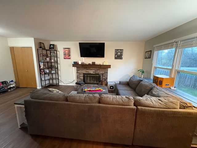 5524 W Shore Drive, Mchenry, IL 60050