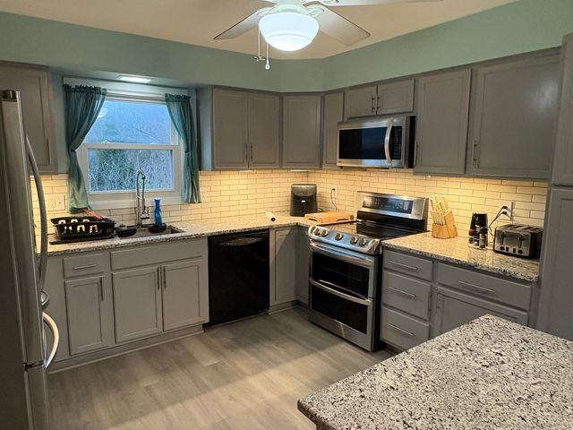 5524 W Shore Drive, Mchenry, IL 60050