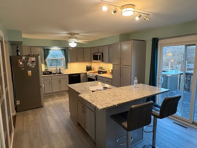 5524 W Shore Drive, Mchenry, IL 60050