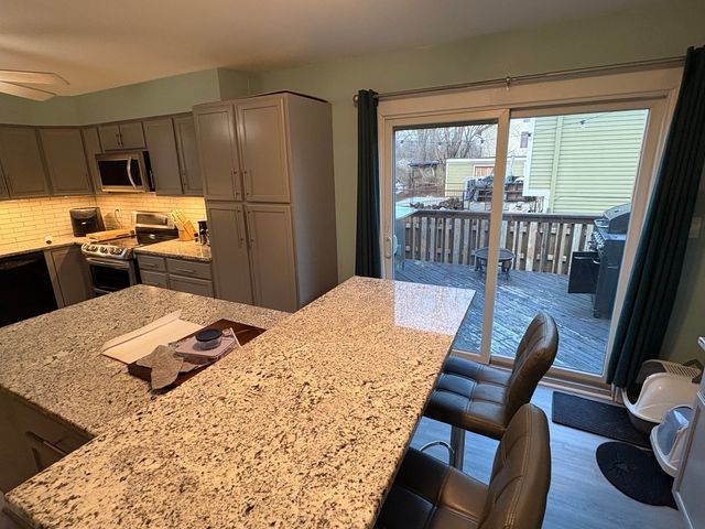 5524 W Shore Drive, Mchenry, IL 60050