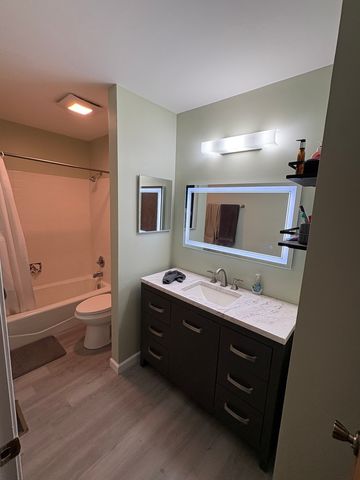 5524 W Shore Drive, Mchenry, IL 60050