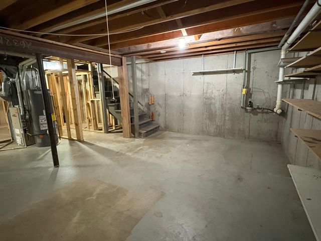 5524 W Shore Drive, Mchenry, IL 60050