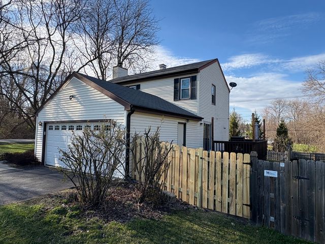 5524 W Shore Drive, Mchenry, IL 60050