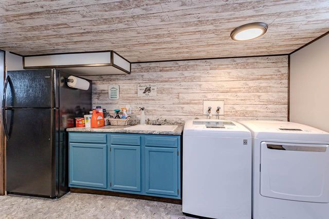 1002 E 7TH STREET, Merrill, WI 54452