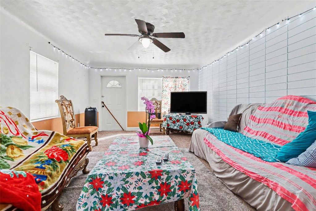 Image 3 of property listing at 885 N 9TH STREET, Eagle Lake, FL 33839