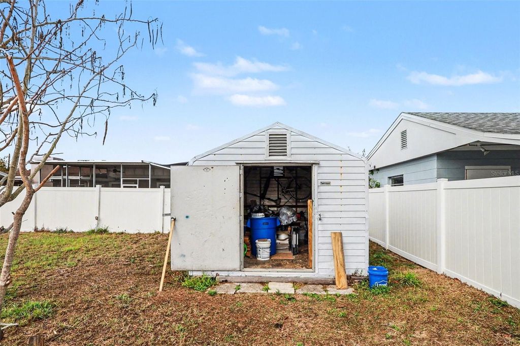 Image 22 of property listing at 885 N 9TH STREET, Eagle Lake, FL 33839