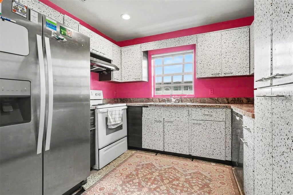 Image 9 of property listing at 885 N 9TH STREET, Eagle Lake, FL 33839