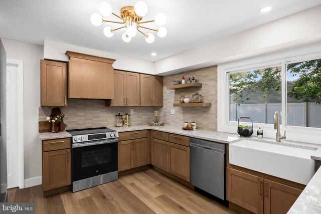 2 PRIMROSE DR, Sicklerville, NJ 08081