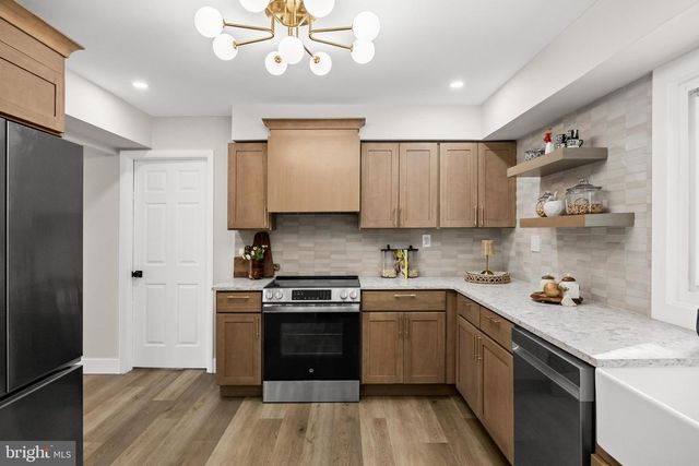 2 PRIMROSE DR, Sicklerville, NJ 08081