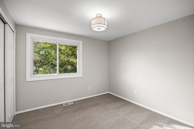 2 PRIMROSE DR, Sicklerville, NJ 08081