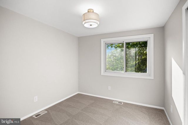 2 PRIMROSE DR, Sicklerville, NJ 08081