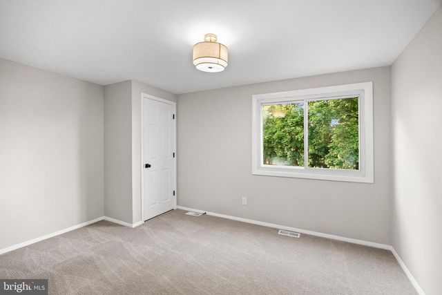 2 PRIMROSE DR, Sicklerville, NJ 08081