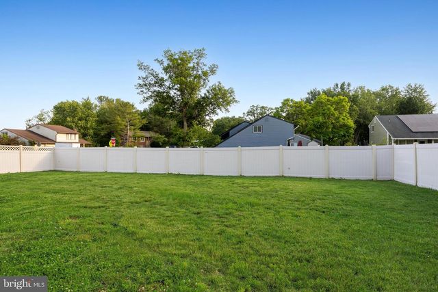 2 PRIMROSE DR, Sicklerville, NJ 08081