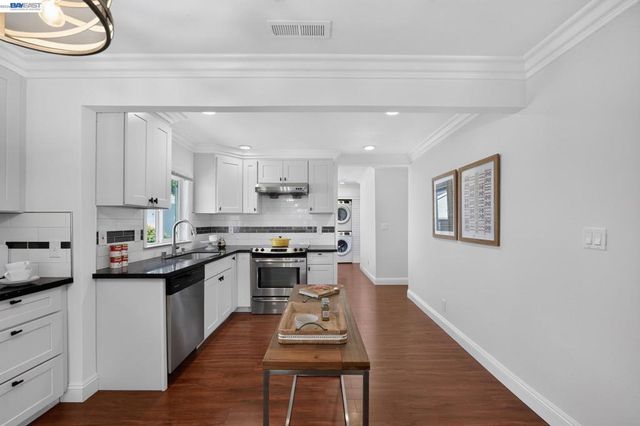 20556 Forest Ave, Castro Valley, CA 94546