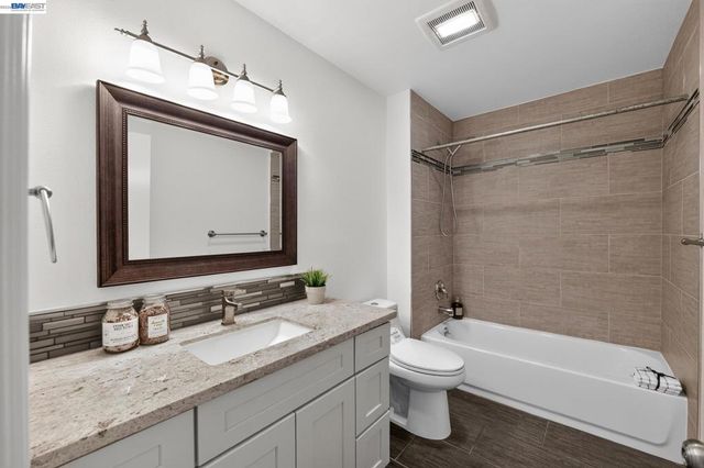 20556 Forest Ave, Castro Valley, CA 94546