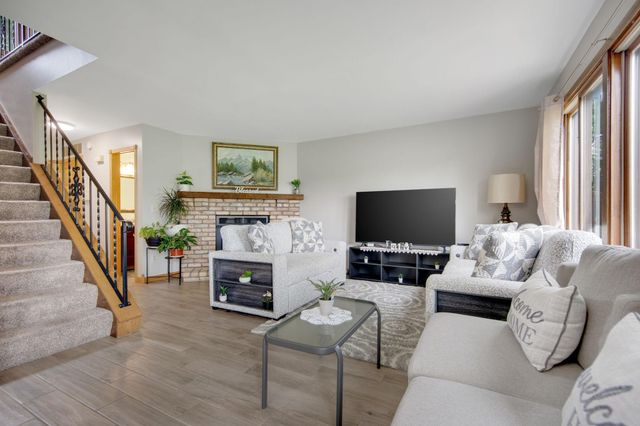 8775 Maplebrook Parkway N, Brooklyn Park, MN 55445