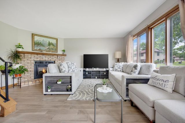 8775 Maplebrook Parkway N, Brooklyn Park, MN 55445