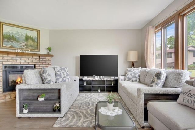 8775 Maplebrook Parkway N, Brooklyn Park, MN 55445