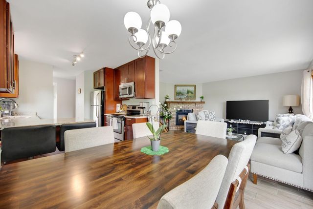 8775 Maplebrook Parkway N, Brooklyn Park, MN 55445