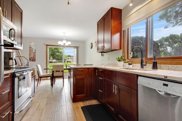 8775 Maplebrook Parkway N, Brooklyn Park, MN 55445