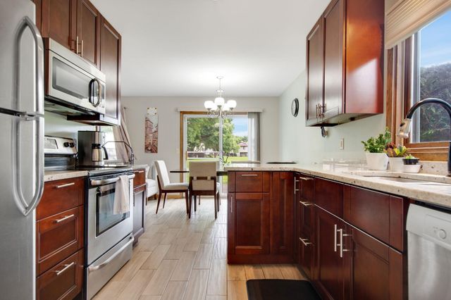 8775 Maplebrook Parkway N, Brooklyn Park, MN 55445