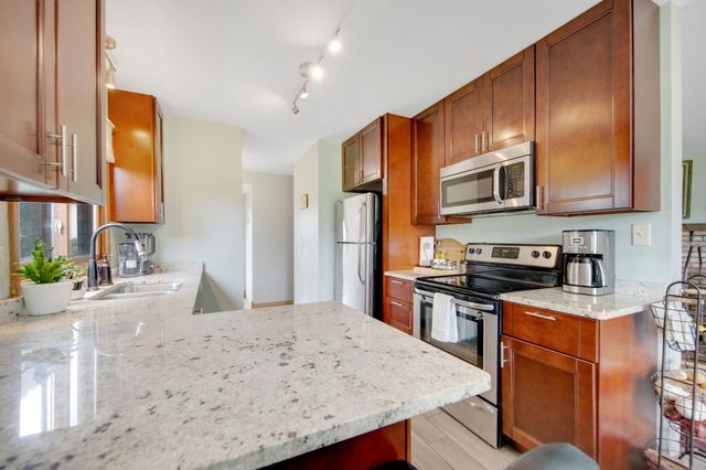 8775 Maplebrook Parkway N, Brooklyn Park, MN 55445