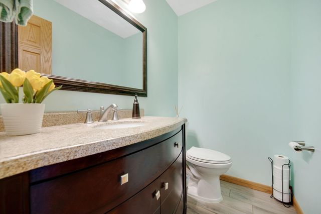 8775 Maplebrook Parkway N, Brooklyn Park, MN 55445