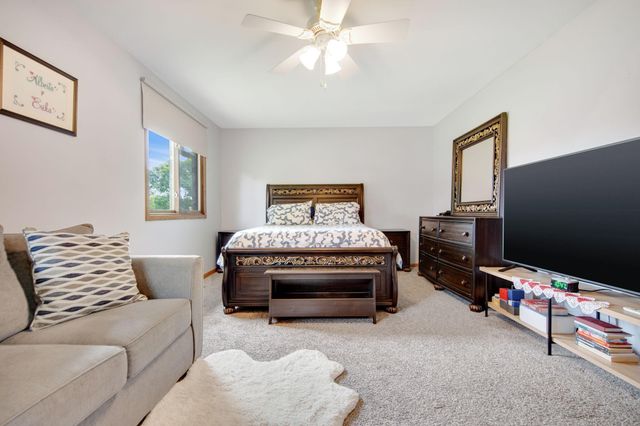 8775 Maplebrook Parkway N, Brooklyn Park, MN 55445