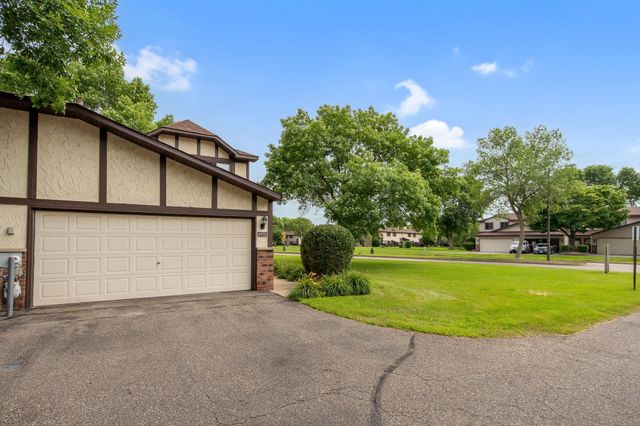 8775 Maplebrook Parkway N, Brooklyn Park, MN 55445