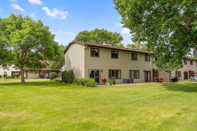 8775 Maplebrook Parkway N, Brooklyn Park, MN 55445