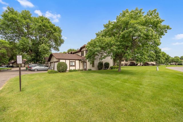 8775 Maplebrook Parkway N, Brooklyn Park, MN 55445