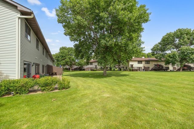 8775 Maplebrook Parkway N, Brooklyn Park, MN 55445