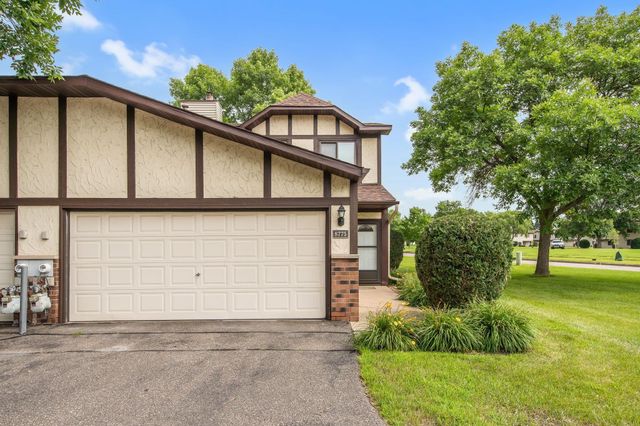 8775 Maplebrook Parkway N, Brooklyn Park, MN 55445