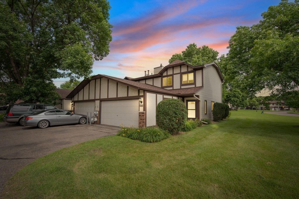 8775 Maplebrook Parkway N, Brooklyn Park, MN 55445