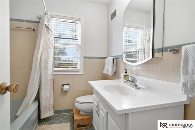 5805 Charles Street, Omaha, NE 68132