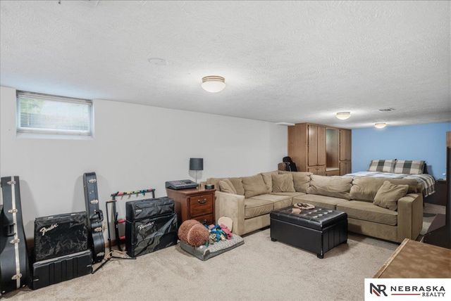 5805 Charles Street, Omaha, NE 68132
