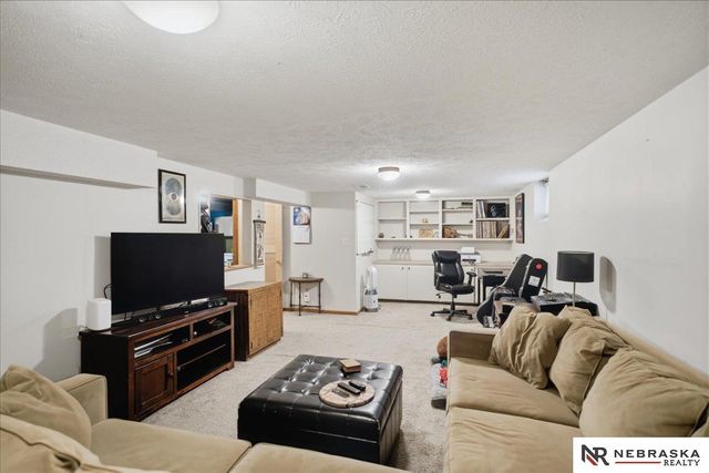 5805 Charles Street, Omaha, NE 68132