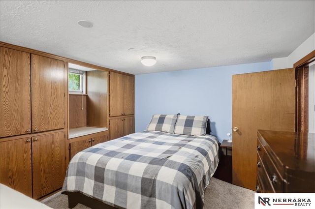 5805 Charles Street, Omaha, NE 68132