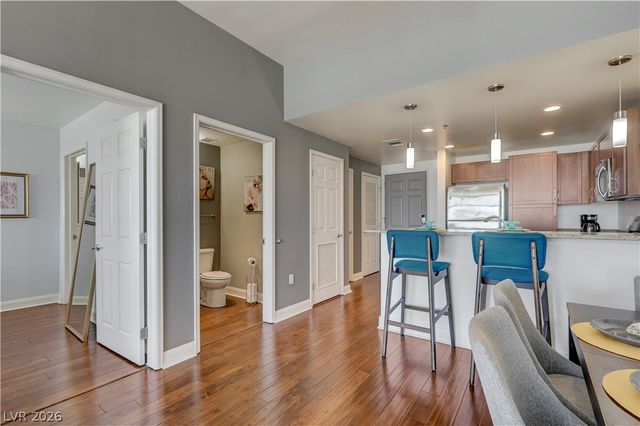 150 North Las Vegas Boulevard 2002, Las Vegas, NV 89101