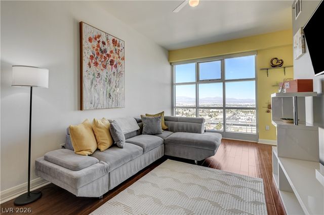 150 North Las Vegas Boulevard 2002, Las Vegas, NV 89101