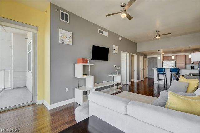 150 North Las Vegas Boulevard 2002, Las Vegas, NV 89101