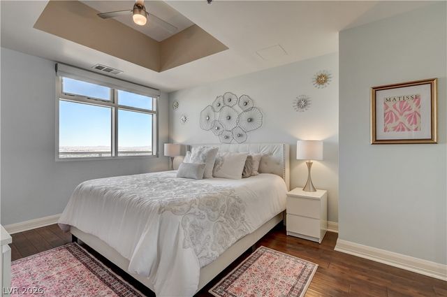 150 North Las Vegas Boulevard 2002, Las Vegas, NV 89101