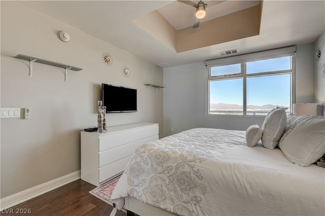 150 North Las Vegas Boulevard 2002, Las Vegas, NV 89101