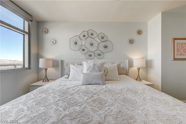 150 North Las Vegas Boulevard 2002, Las Vegas, NV 89101